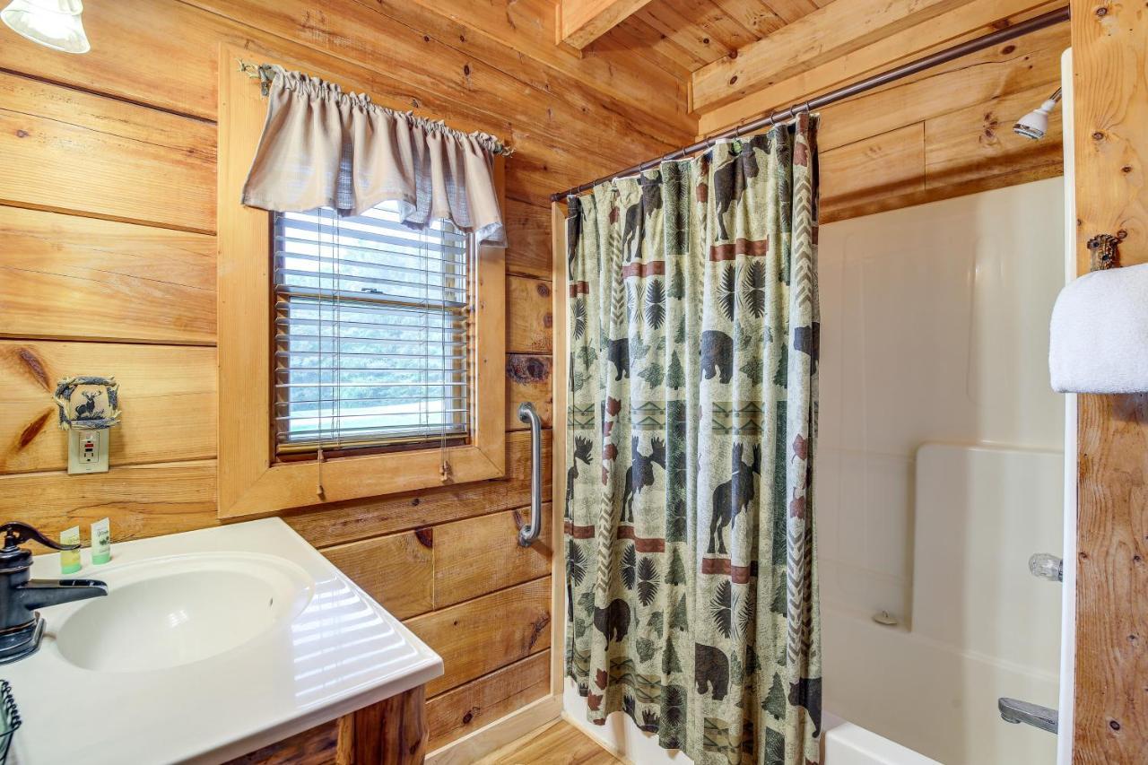 Sevierville Cabin With Wraparound Deck And Lake Access מראה חיצוני תמונה
